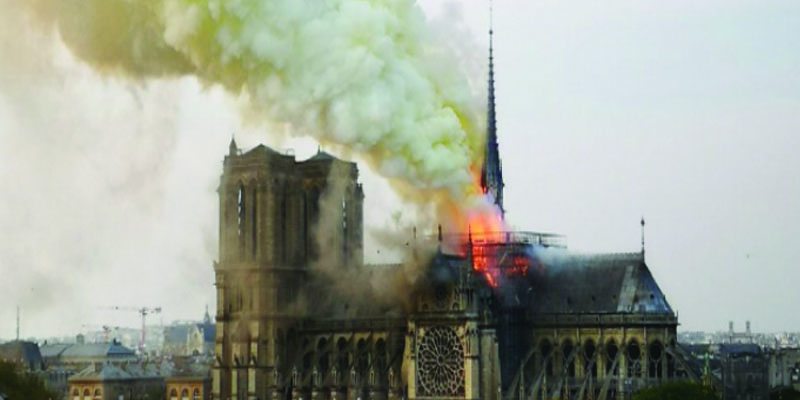 فرنسا: حريق هائل في كاتدرائية نوتردام التاريخية في باريس